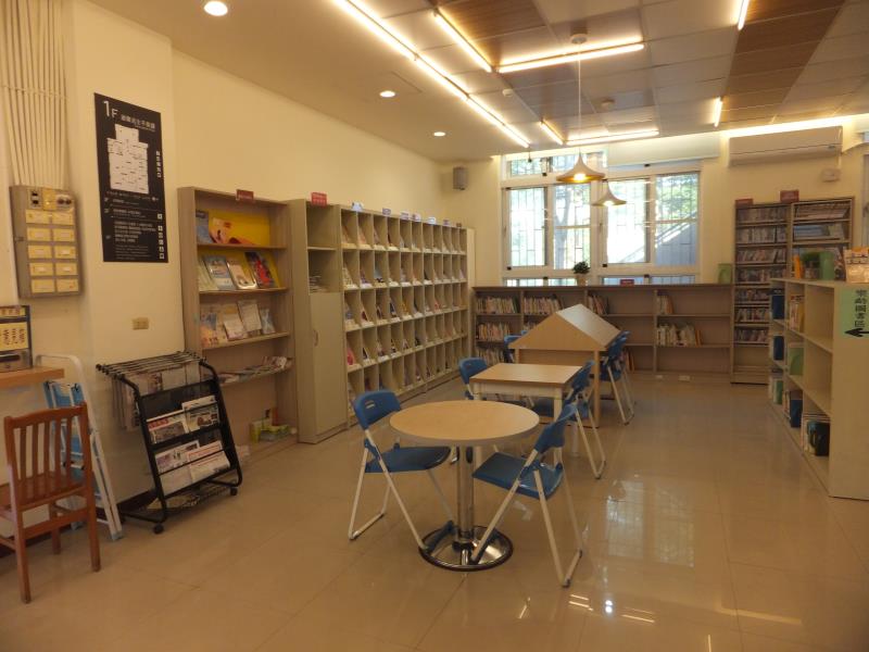 樂齡書報區