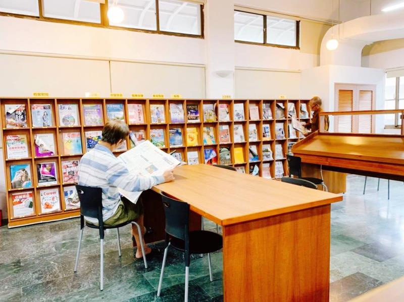 樂齡書報區