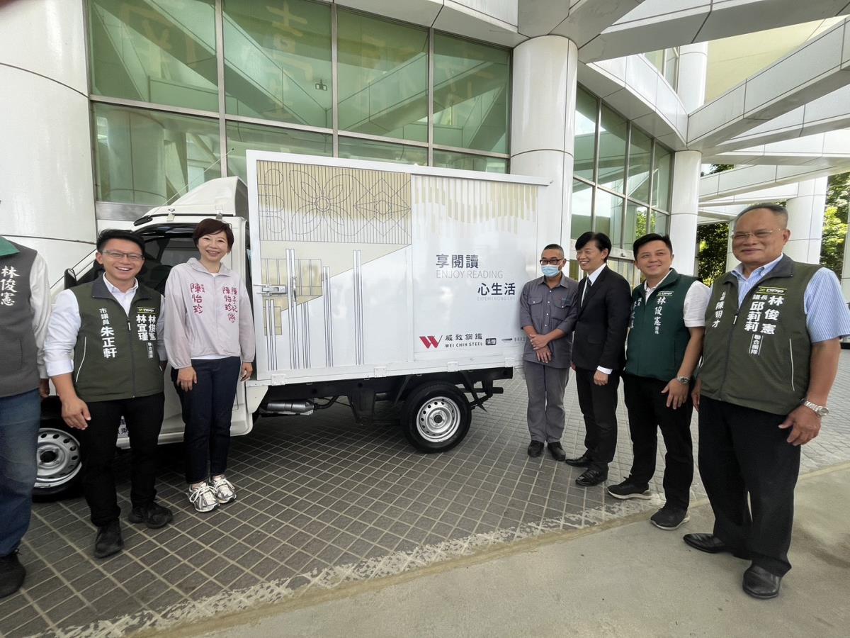 全體與通閱閱車合照