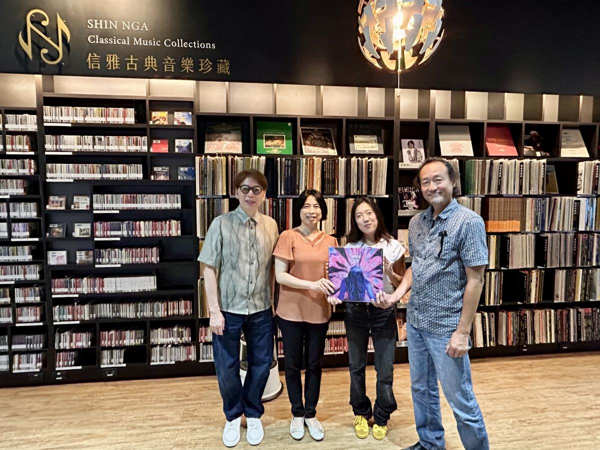 李竺芯攜手音樂製作人鍾興民與音樂人洪敬堯，致贈《Suí水》限量黑膠唱片