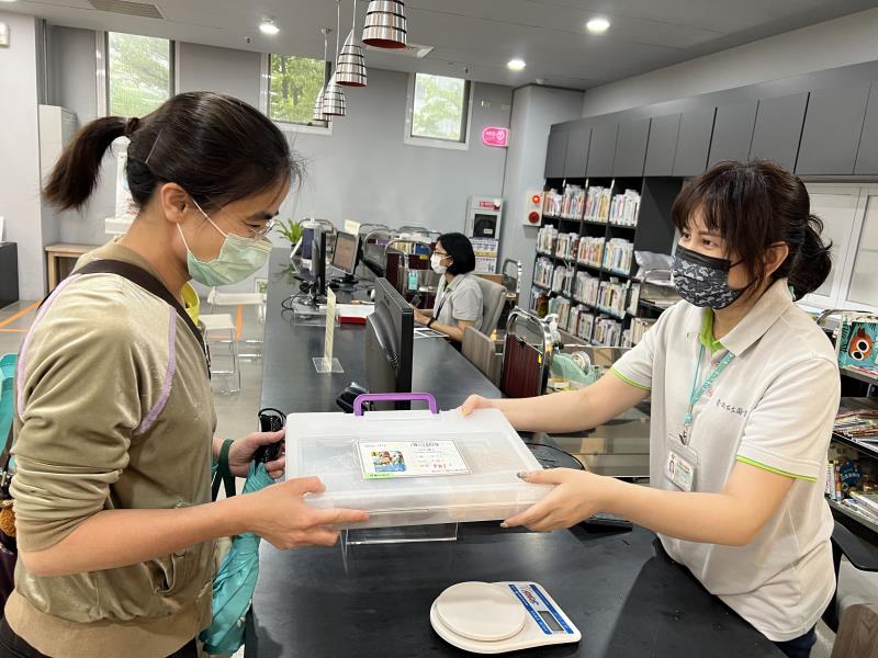 鹽埕圖書館啟用桌遊借用服務