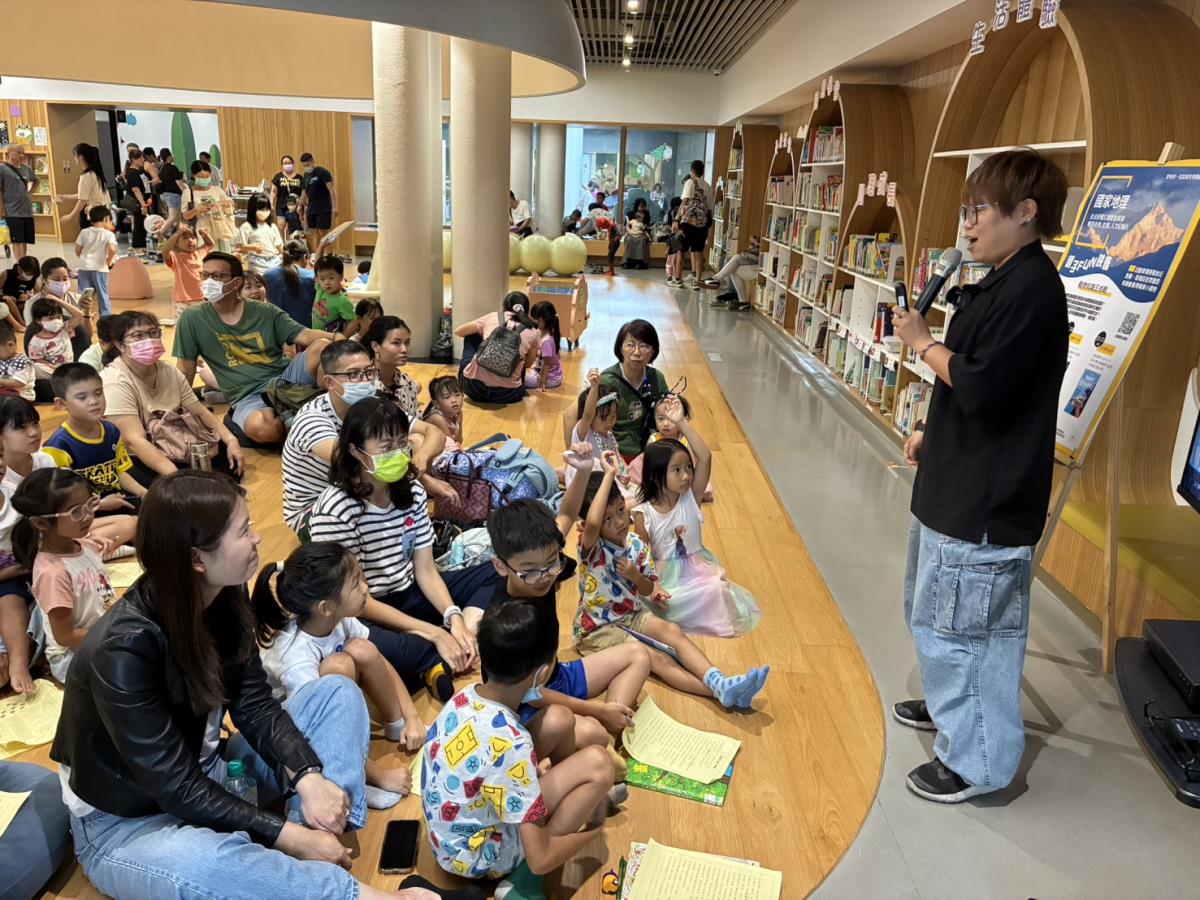 小朋友踴躍回答問題