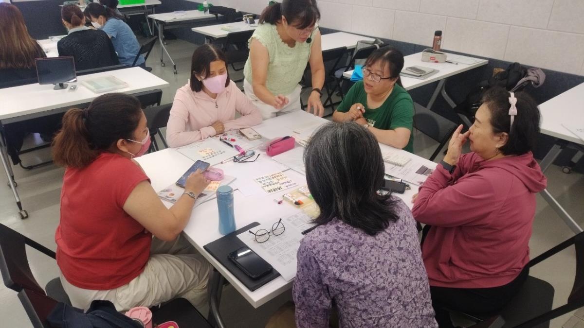A級培訓班分組討論，加深台語印象