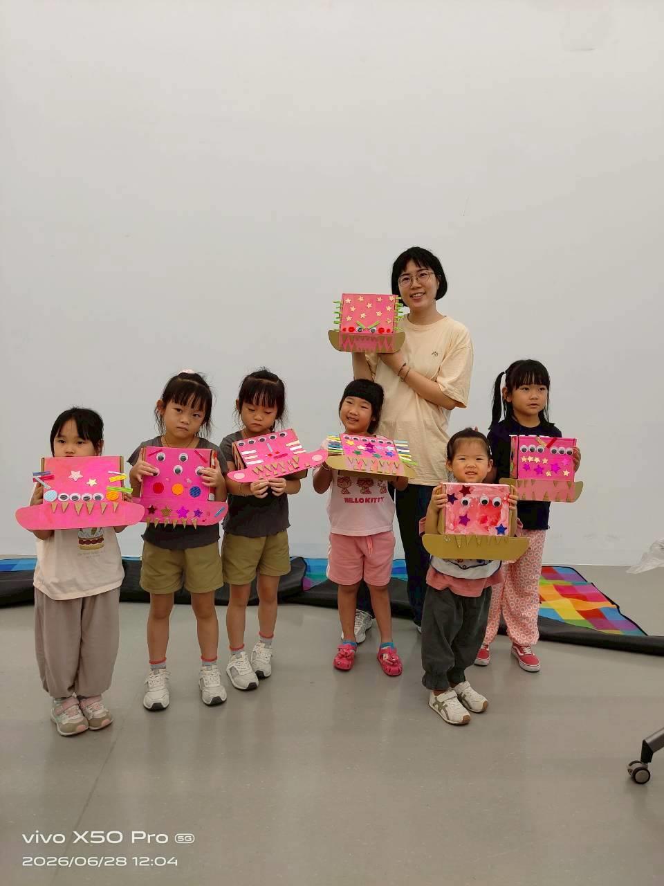 0628寶寶小學堂-瓦楞紙四方人作品大集合