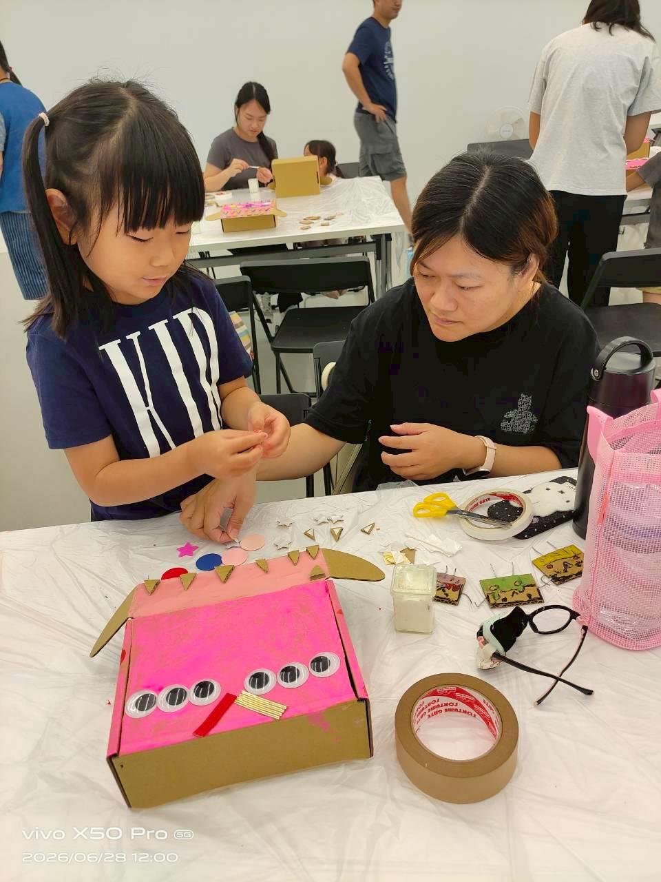 0628寶寶小學堂-動手做瓦楞紙四方人