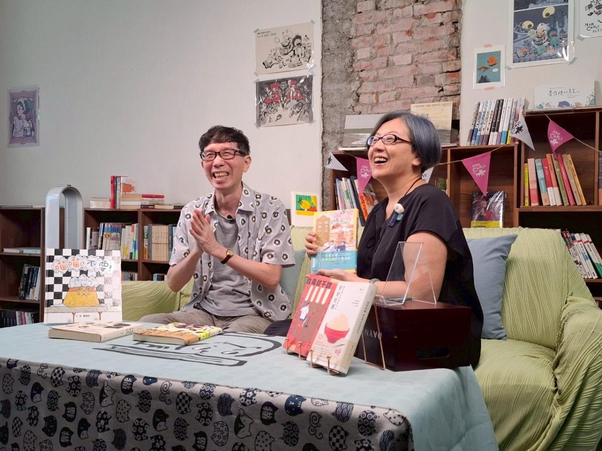 陶樂蒂與黃郁欽至南南本屋介紹繪本2
