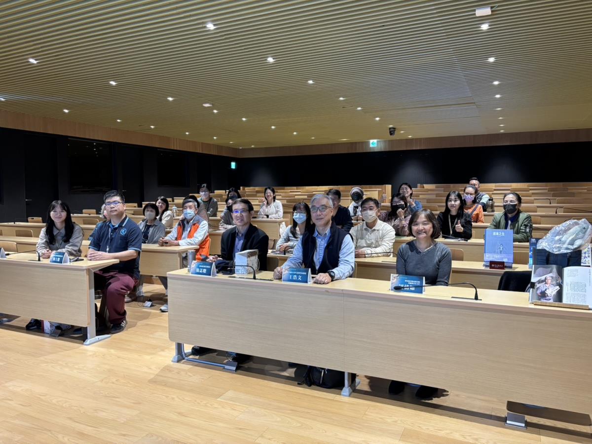 國圖翁誌聰代理館長、屏東海生館楊士德助理研究員、成大生命科學系王浩文教授等出席開幕儀式