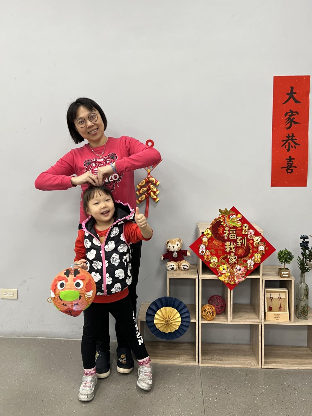 歡迎親子一起體驗組裝龍年燈籠的樂趣1