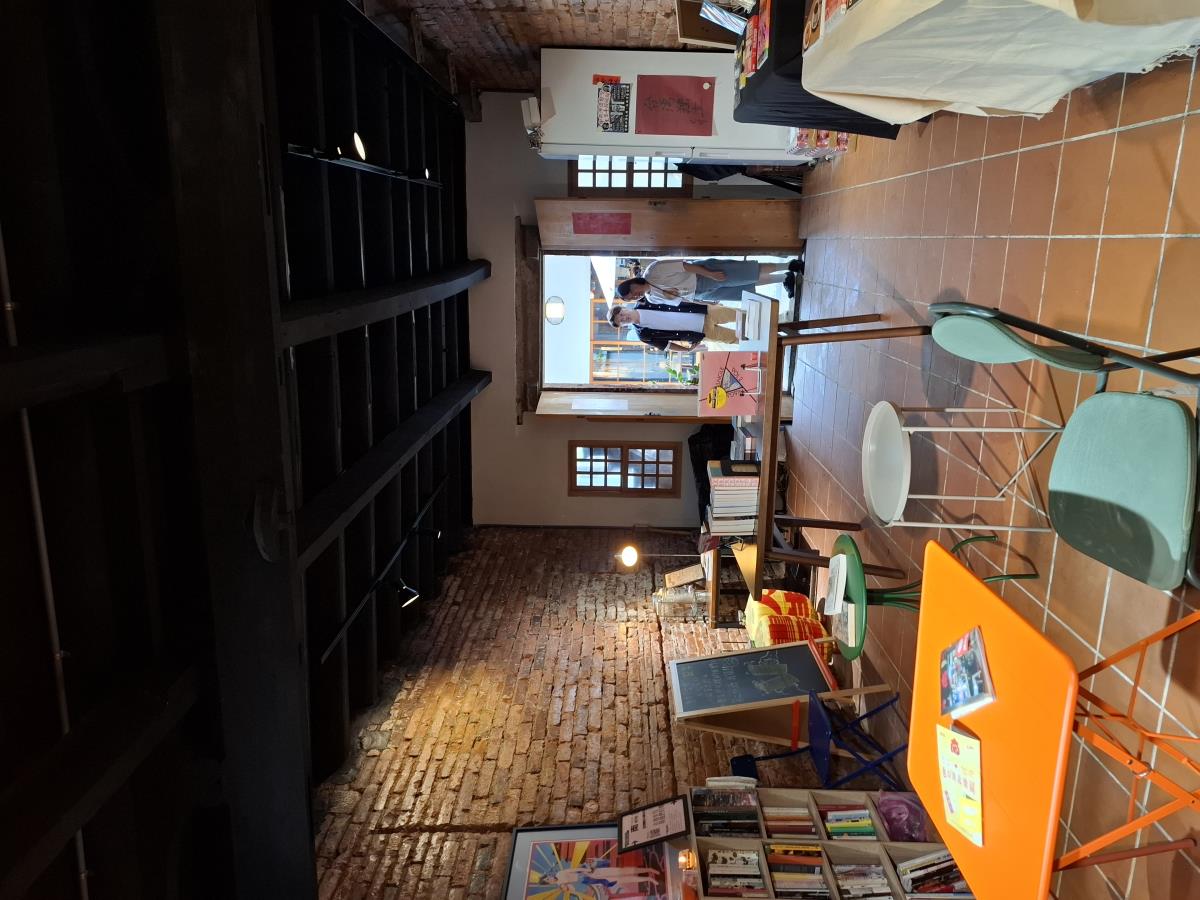 老屋中的八卦書室全景