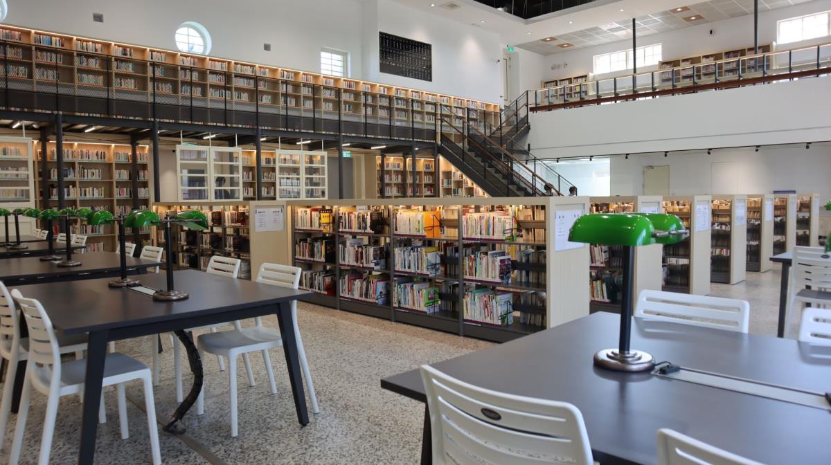 中西區圖書館作為臺南市首座古蹟(原臺南州會)活化再利用的圖書館—一般閱覽區