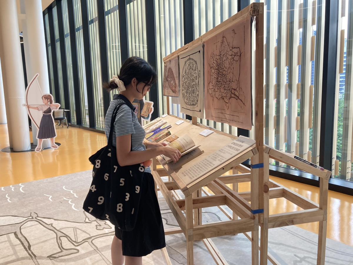 民眾看展