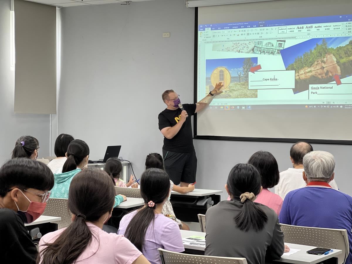 鹽埕圖書館辦理旅遊英語玩世界