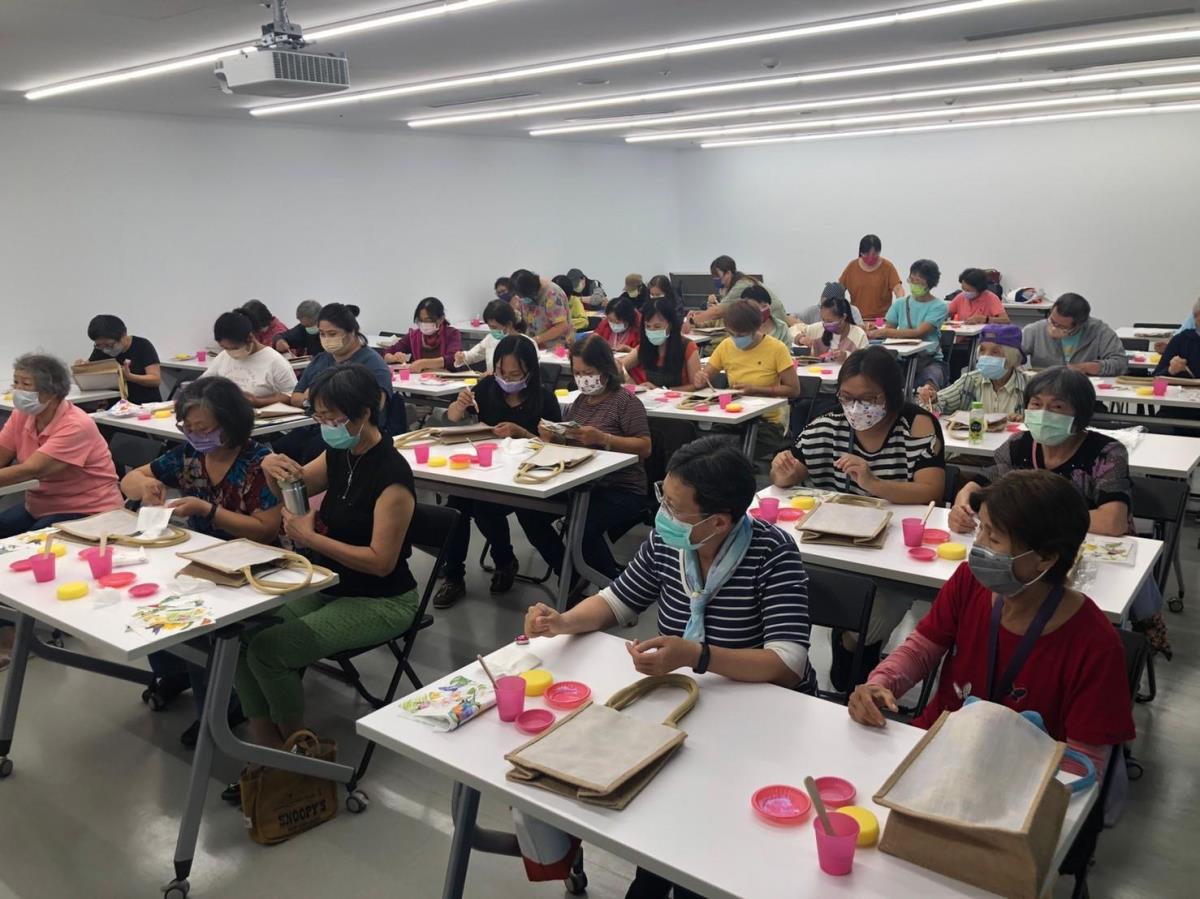 新總館辦理閱讀手作活動