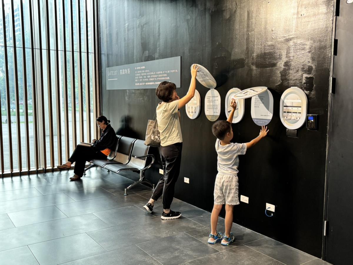 南市圖107週年「GATE 107」零時差書架展覽