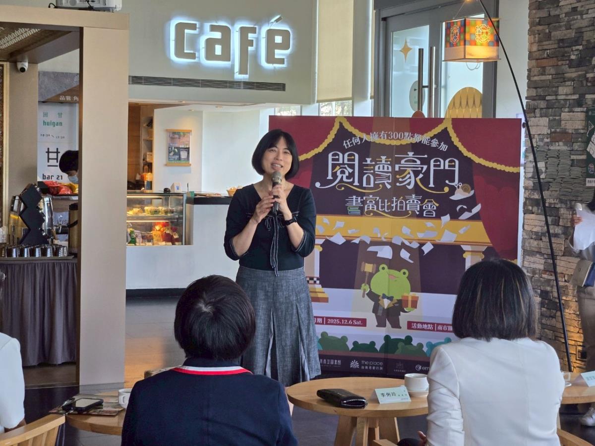 南市圖館長楊馥菱館長介紹活動
