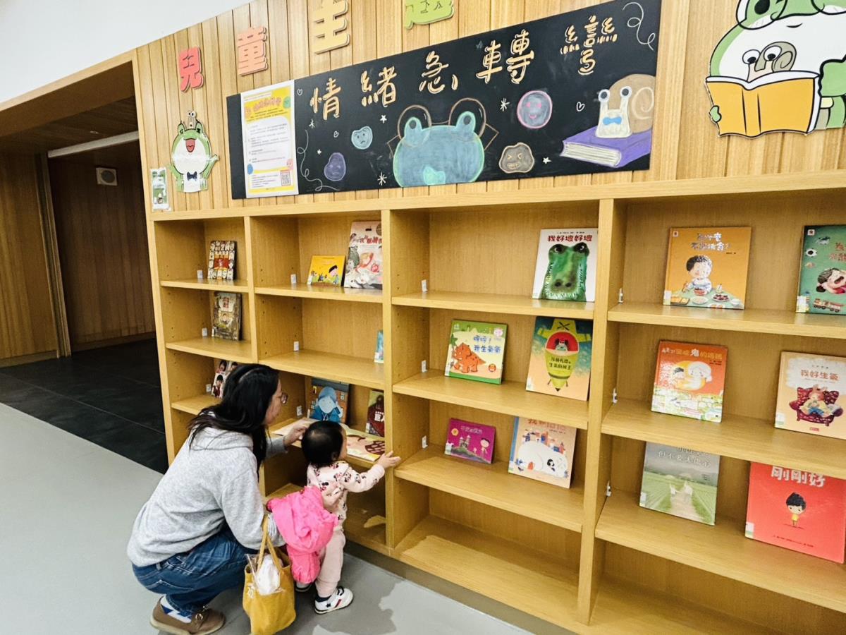 臺南市立圖書館推出「寒假借閱加倍」服務-小讀者自選書籍