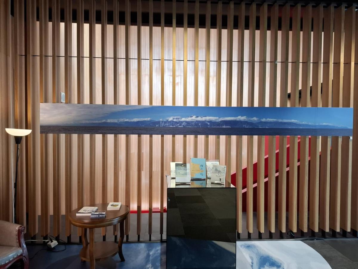 震後的清水斷崖及展示圖書