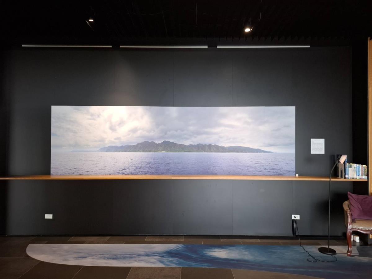 雲湧的海岸山脈及展示圖書