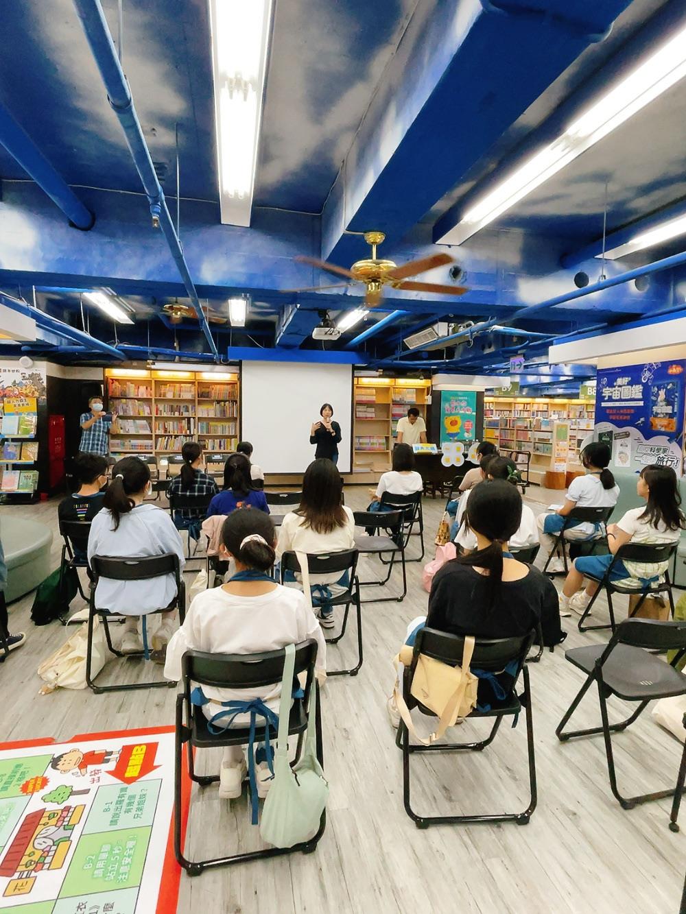南市圖新總館楊馥菱館長致詞