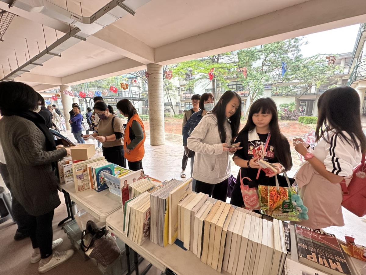 紅瓦厝國小學生借閱書展書