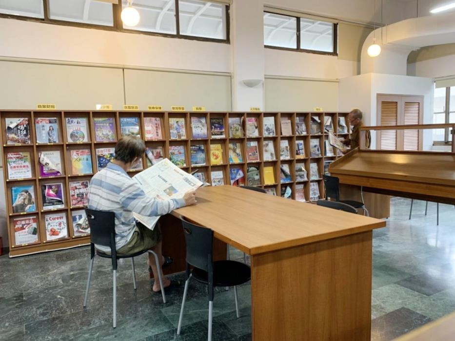 大內圖書館一樓 報紙雜誌閱讀區