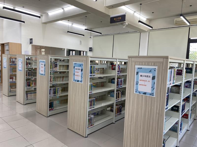 3樓青少年區(中文/西文/語言學習/漫畫/視聽資料)