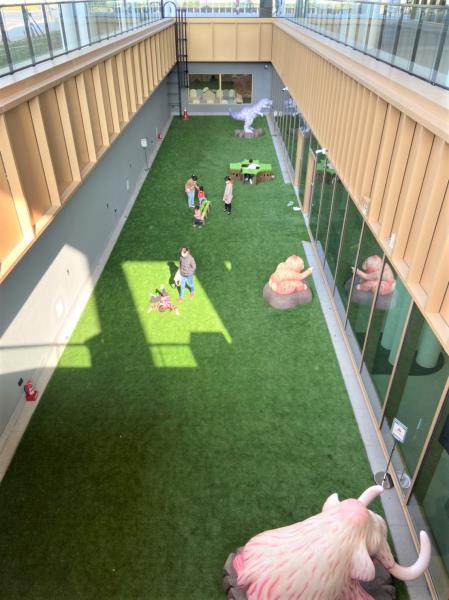 漫讀廣場，讓家長安心的戶外跑跳空間