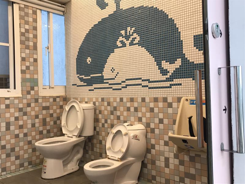 兒童閱覽區設有親子廁所