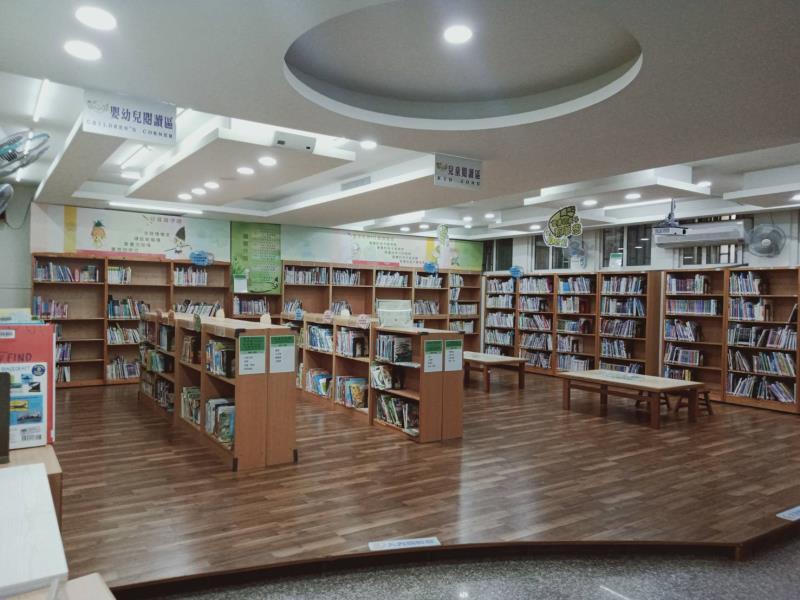 桌椅高度適合兒童使用